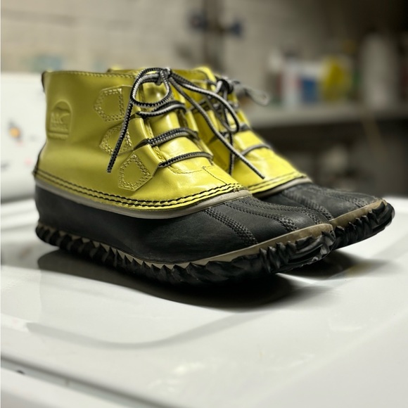 Sorel booties. Waterproof black and yellow, Out N About, discontinued. - Picture 3 of 3
